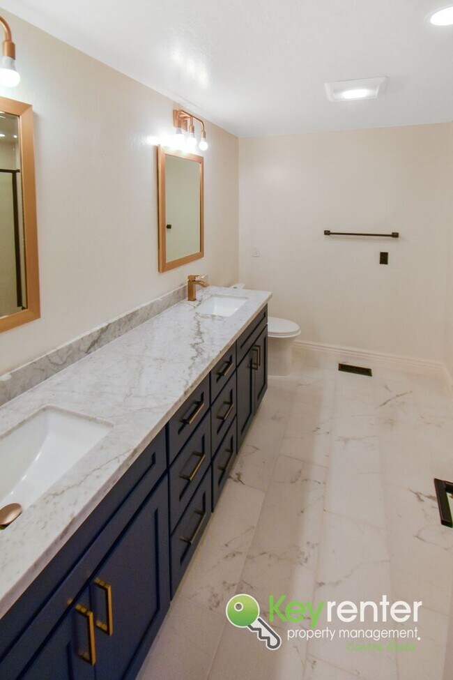 Building Photo - Beautiful 4 Bed / 3 Bath Bollinger Hills Home with Gorgeous Remodeled Kitchen!