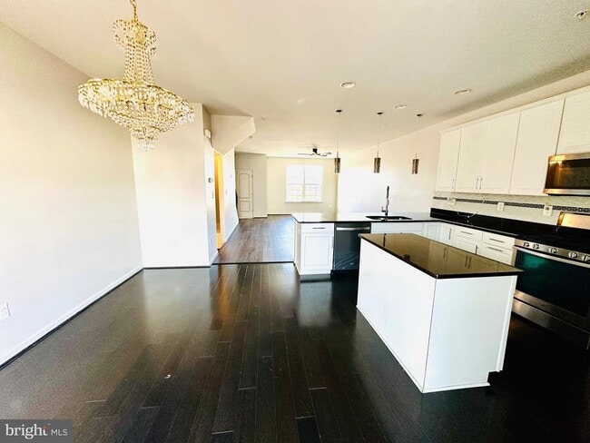 Building Photo - 9448 Adelaide Ln