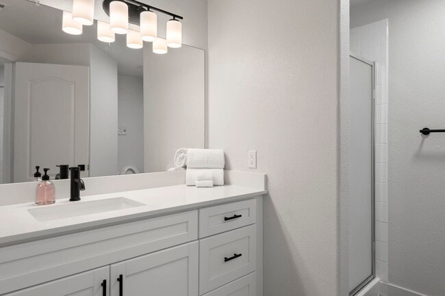 Building Photo - 875 W Pecos Rd