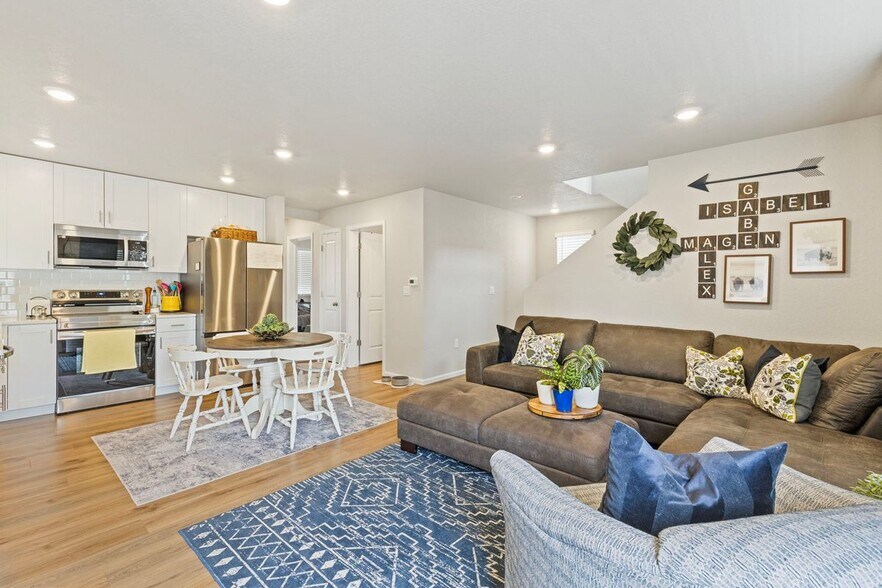 Building Photo - 9440 Oro City Loop