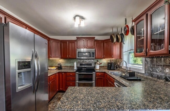 Building Photo - 4-Bedroom Fairbanks Home with Garage, Deck...