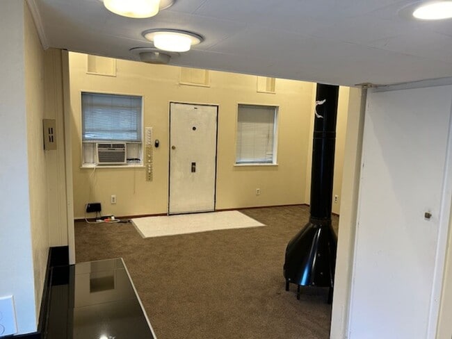 Building Photo - 1840 Jancey St