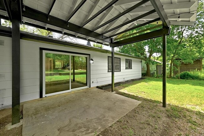 Building Photo - 8520 Bradford Dr