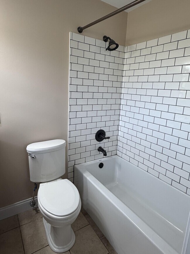 Building Photo - 110 Pineur Rd