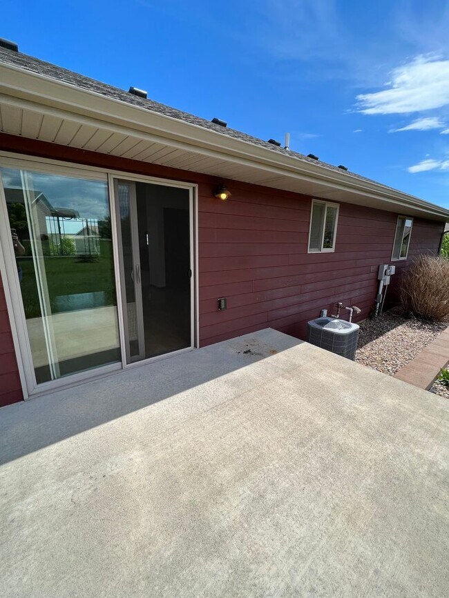 Building Photo - 3 bedroom, 3 bathroom Red Rocks Home for Rent
