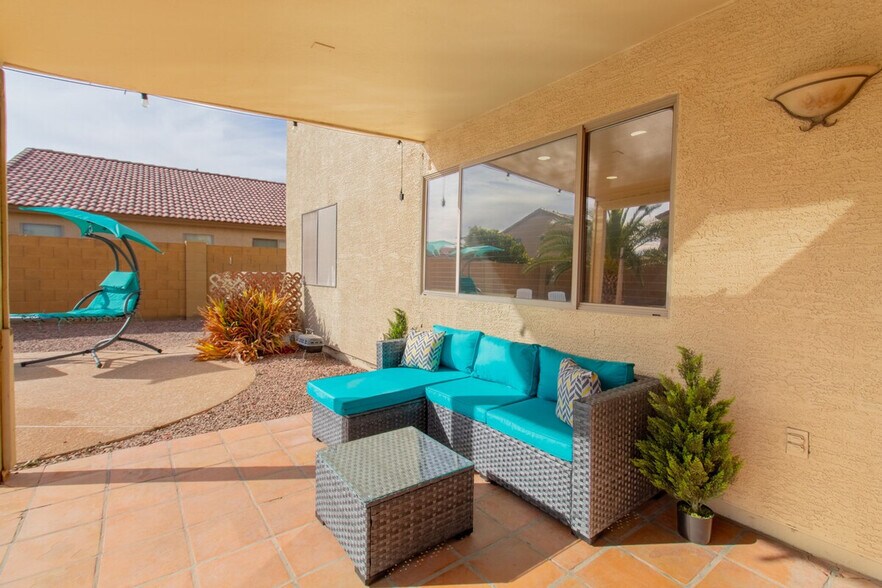 Building Photo - 1387 E 10th Pl