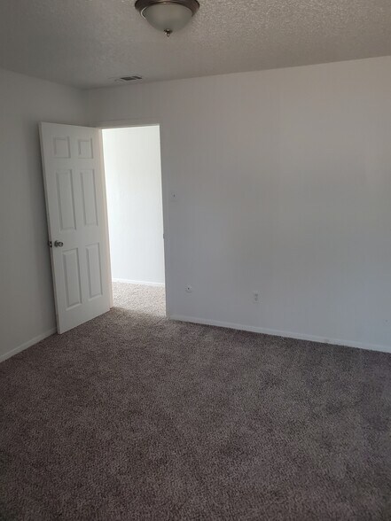 Both 2nd and 3rd bedrooms large enough for king size beds. - 2205 Chase Ct
