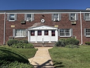 Building Photo - 1B Colfax Manor