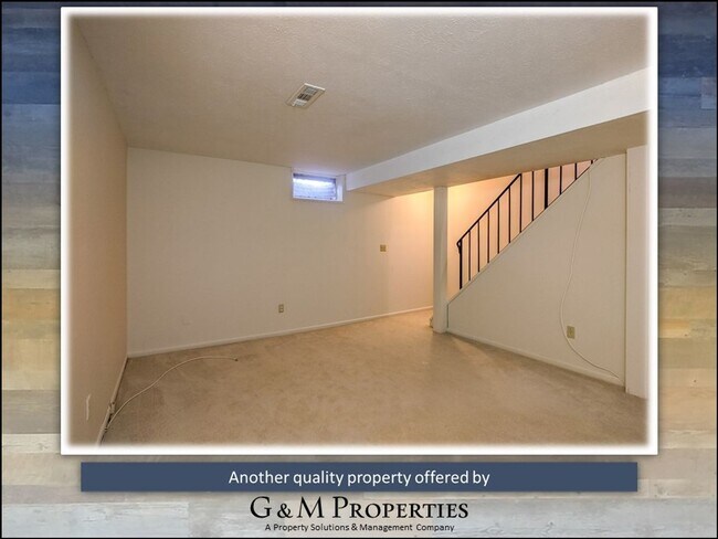 Building Photo - 2 Bedroom Townhome - Available off of Fren...