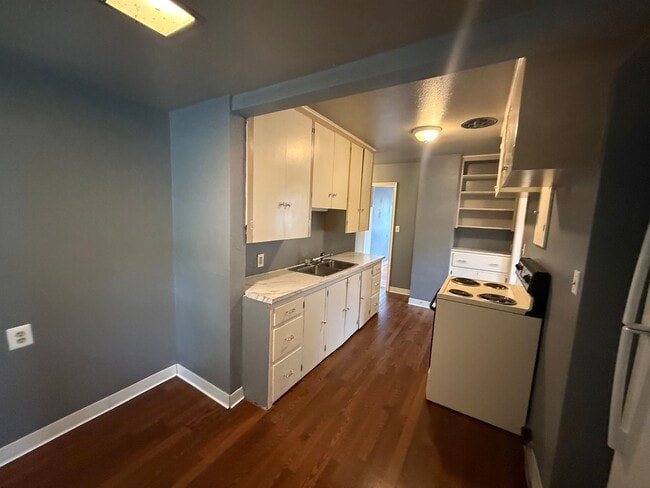 Building Photo - Two bedroom, One and half bathroom house, with additional living room, and bonus room!