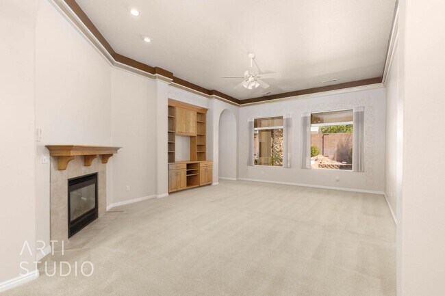 Building Photo - Stunning 3-Bedroom Home with Private Backy...