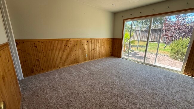 Building Photo - 672 Swallow Dr
