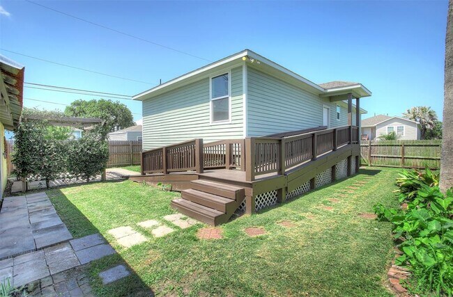 Building Photo - 1413 Kirwin St
