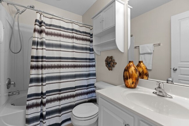 Building Photo - Spacious 3 story Townhome-Close to Downtown Raleigh- Renaissance Park-Available Now!