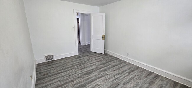 Building Photo - 1127 Dillingham Ave