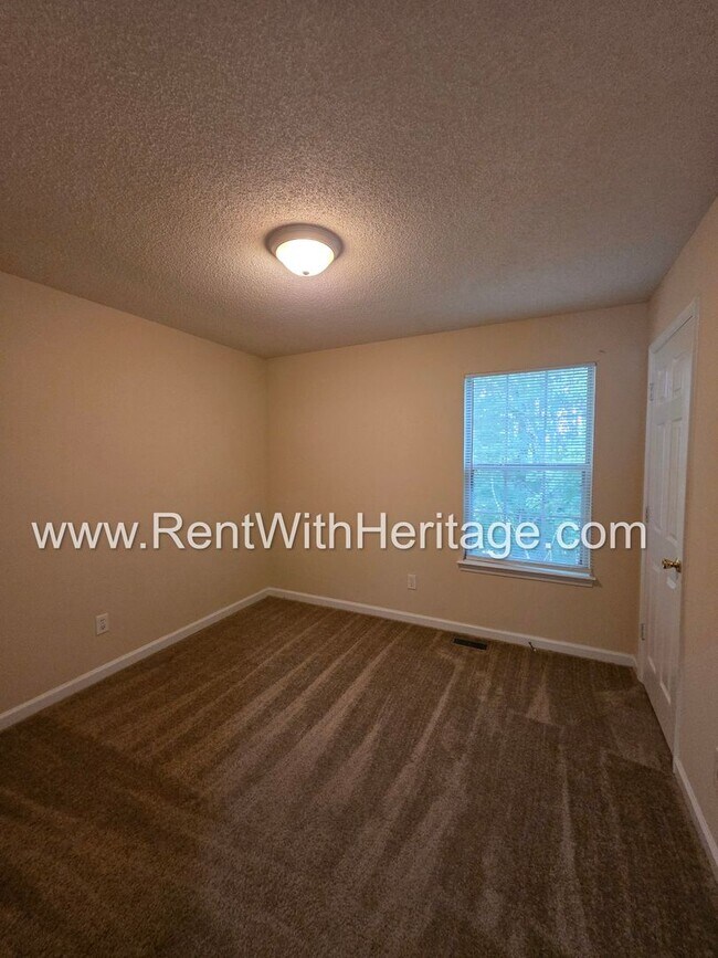 Building Photo - 6322 Hillview Ln