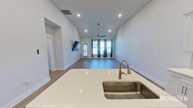 Building Photo - 210 Woodhouse Wy