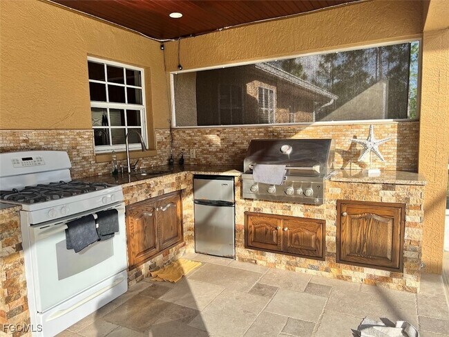 Building Photo - 3480 45th Ave NE