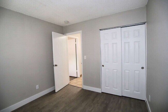 Building Photo - Updated & Clean 2BR Condo - Utilities Included - Laundry, Parking & Pool