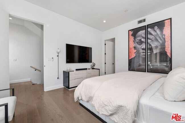 Building Photo - 1251 N Formosa Ave