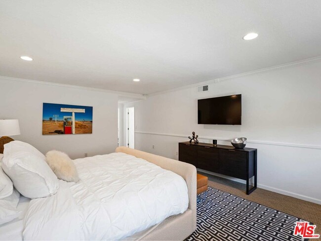 Building Photo - 2898 Woodwardia Dr