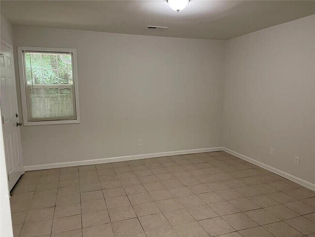 Building Photo - 5140 Farm Pl Dr NE