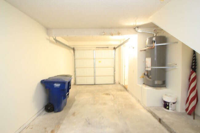 Building Photo - For Rent: Upgraded 3-Bedroom Condo in Todd...