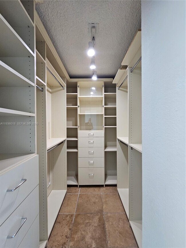 Building Photo - 2501 S Ocean Dr