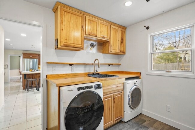 Building Photo - 310 Yosemite Trail