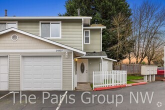 Building Photo - Delightful Double Suite TH *So Walkable! U...