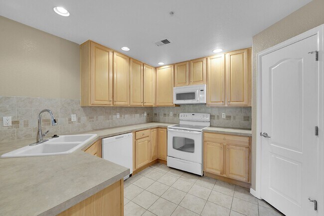 Building Photo - $1,795.00, 1- 1-bedroom, 1-bathroom Condo ...