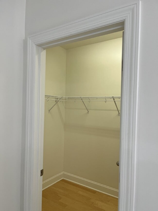 Building Photo - "Charming 4-Bed Gem with Guest Suite & Mod...