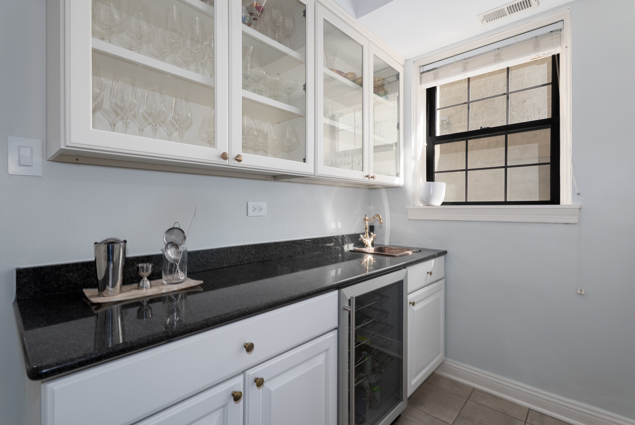 Butler pantry - 444 W Belmont Ave