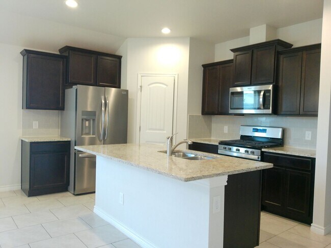 Building Photo - 7701 Lariat Toss Dr