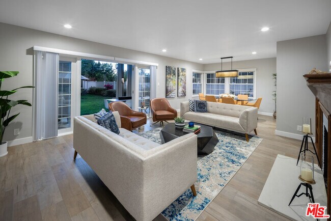 Building Photo - 9476 Hidden Valley Pl