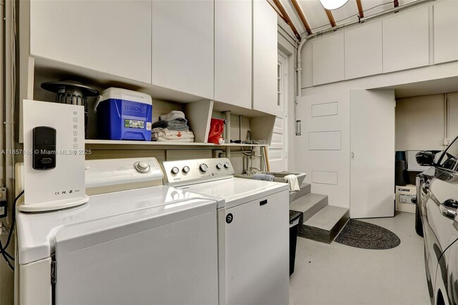Building Photo - 6255 SW 92nd St