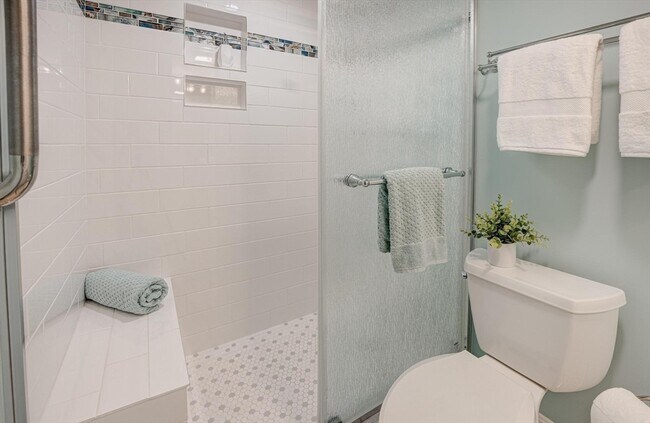 Building Photo - 546 Great Elm Way