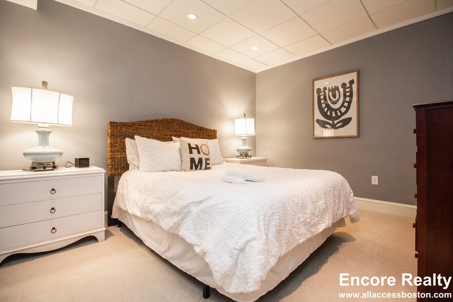 Building Photo - 1253 Beacon St