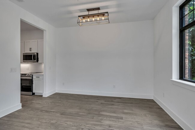 Building Photo - 1403 Martin St