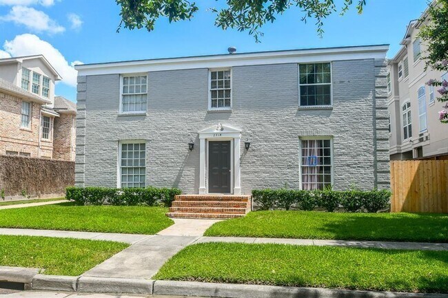 Building Photo - 2718 Wroxton Rd