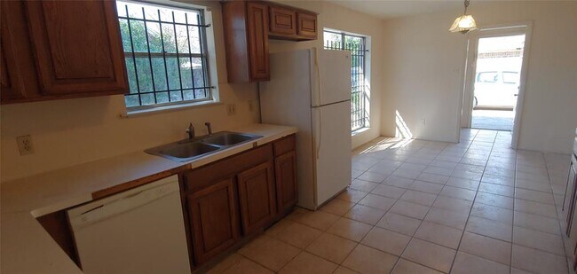 Building Photo - 10822 Lynbrook Dr