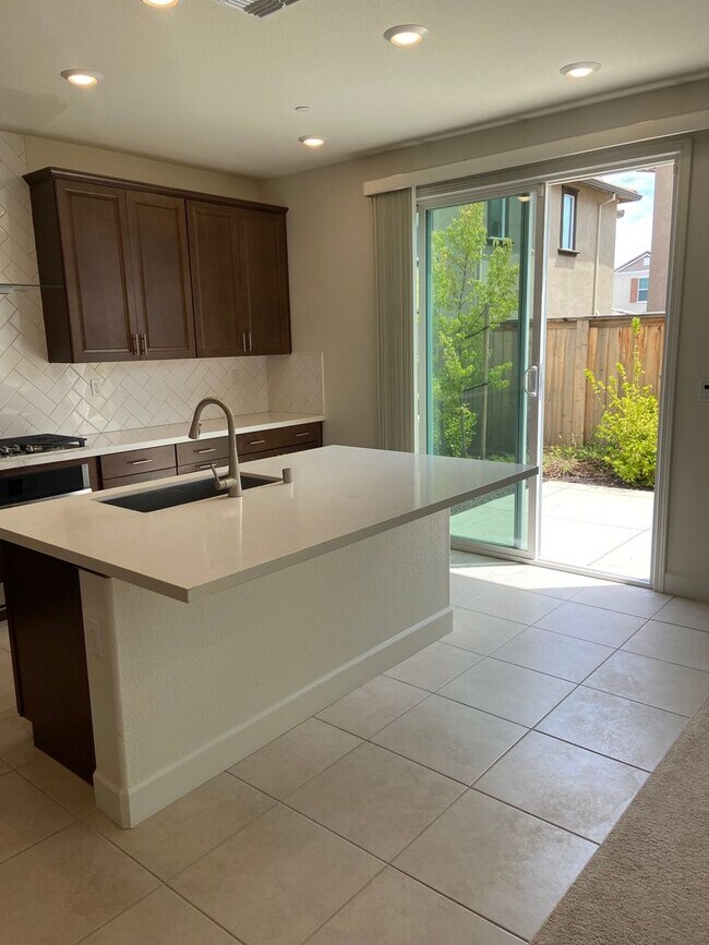 Building Photo - Folsom Ranch Community - 4 Bedroom, 2.5 Ba...