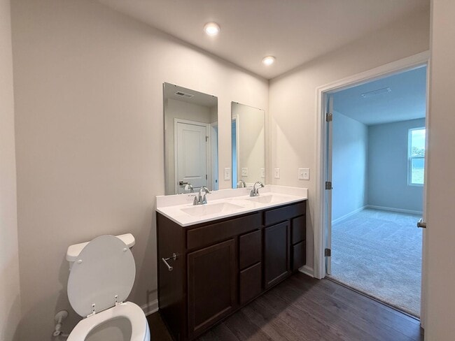 Building Photo - Modern 3-Bedroom Townhouse with Garage & P...