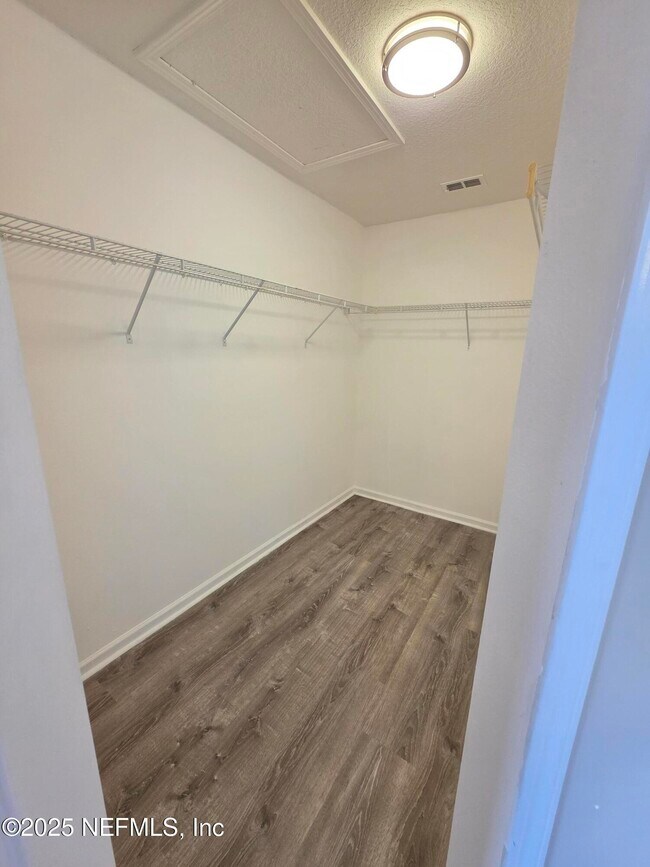 Building Photo - 440 S Aberdeenshire Dr