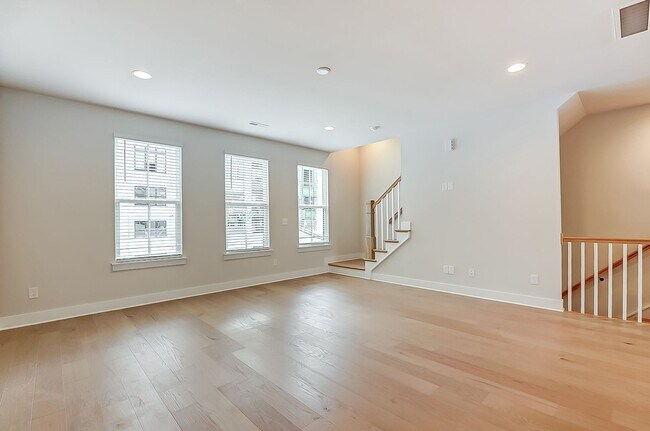Building Photo - (Coming Soon) TOWNHOME W/ ROOFTOP TERRACE @ 5West Terraces!