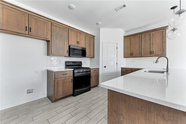 Building Photo - 2090 Wildflower Dr