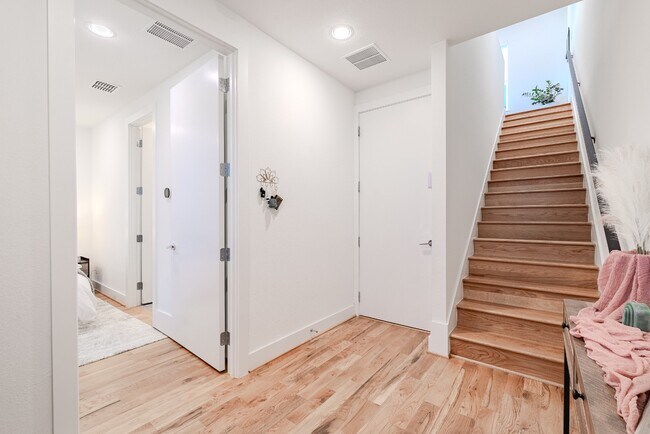 Building Photo - 3 Bed 3 Bath Townhome - Gated Community & Downtown Views! Lower Greenville area