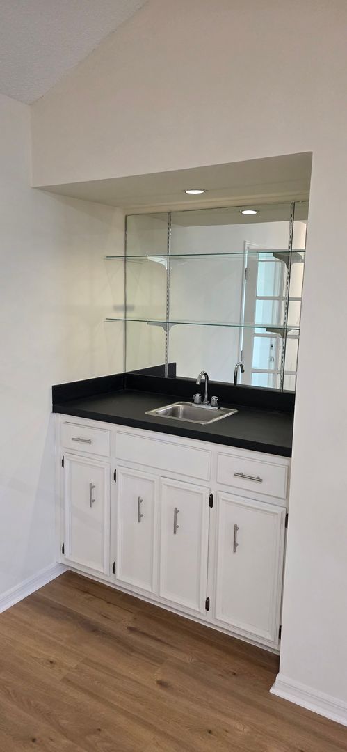 Building Photo - Large 4 Bedroom Located in Arlington!