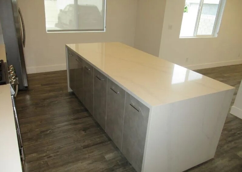 Building Photo - 1211 N Mariposa Ave