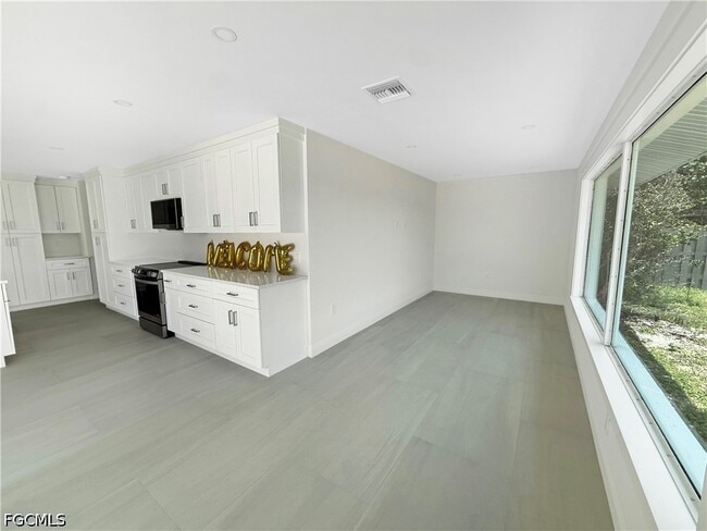 Building Photo - 6950 Overlook Dr